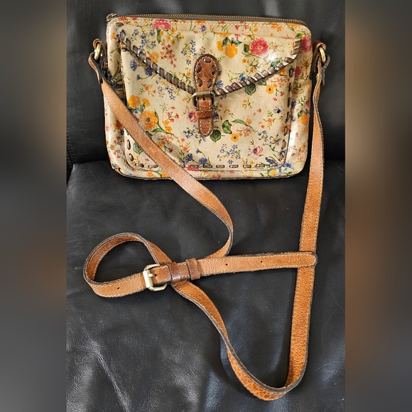 Patricia Nash Handbags - Patricia Nash Emeline Leather Crossbody Prarie Rose Floral Print EUC - Ink Marks